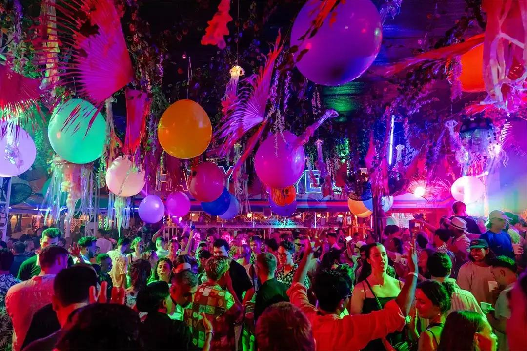 Seminyak – Beach + Luxury + Cafes