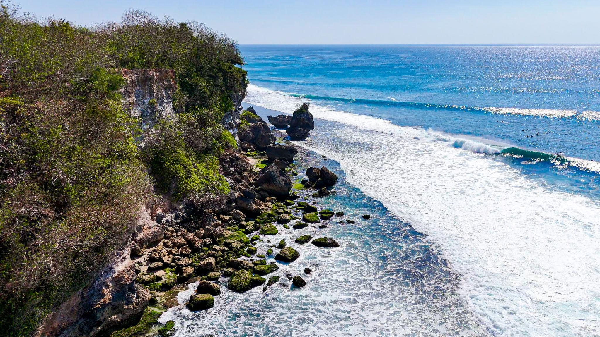  Uluwatu – Cliffs, Views & Hidden Beaches
